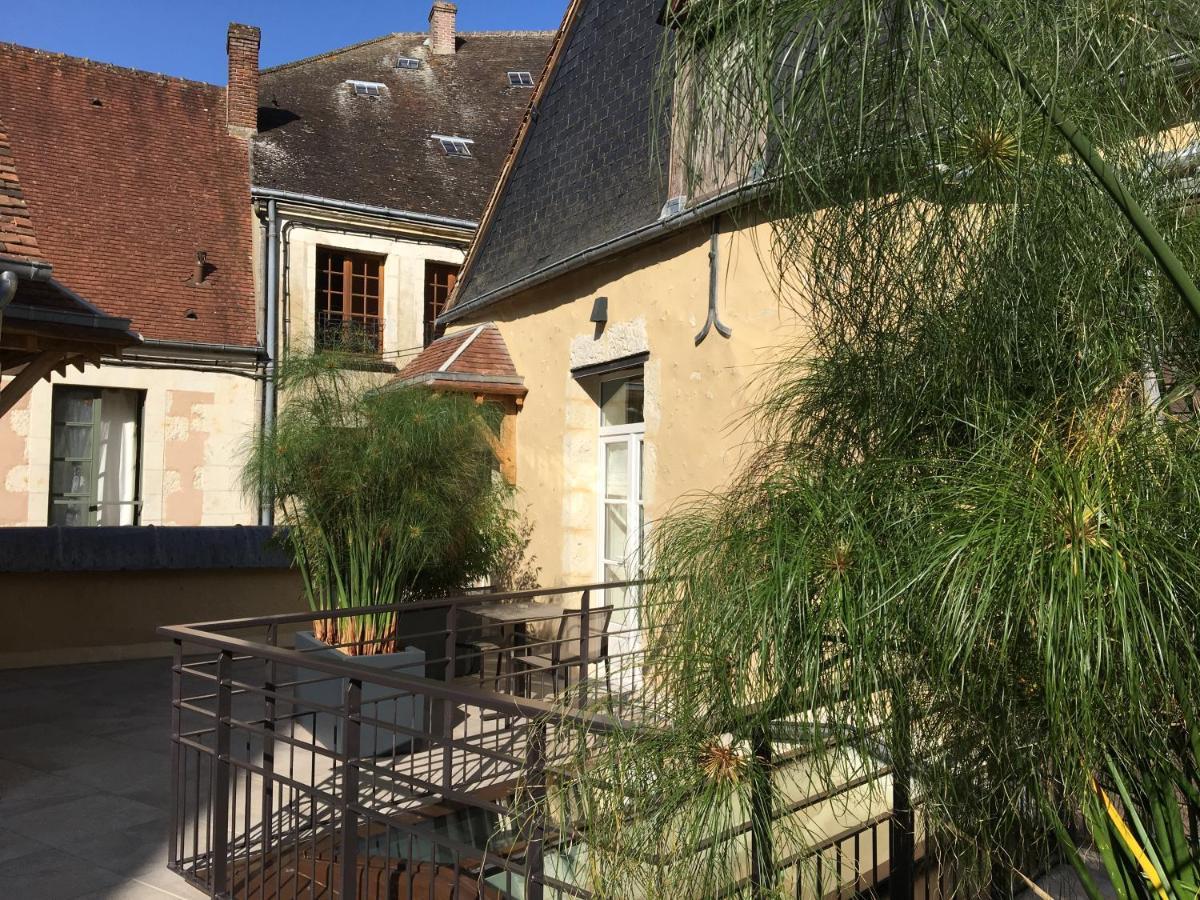 Logis - Hotel & Restaurant Du Tribunal Mortagne-au-Perche Esterno foto