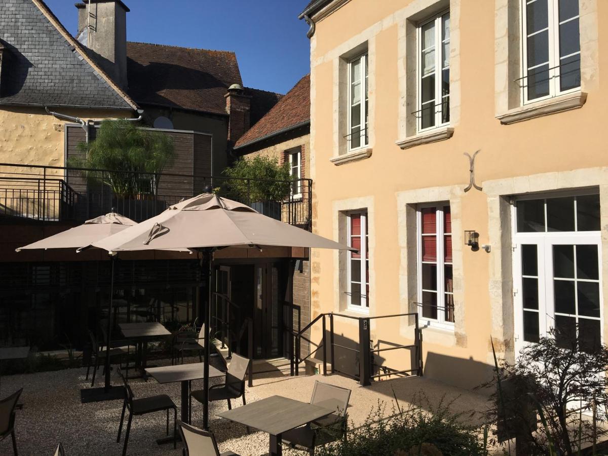 Logis - Hotel & Restaurant Du Tribunal Mortagne-au-Perche Esterno foto