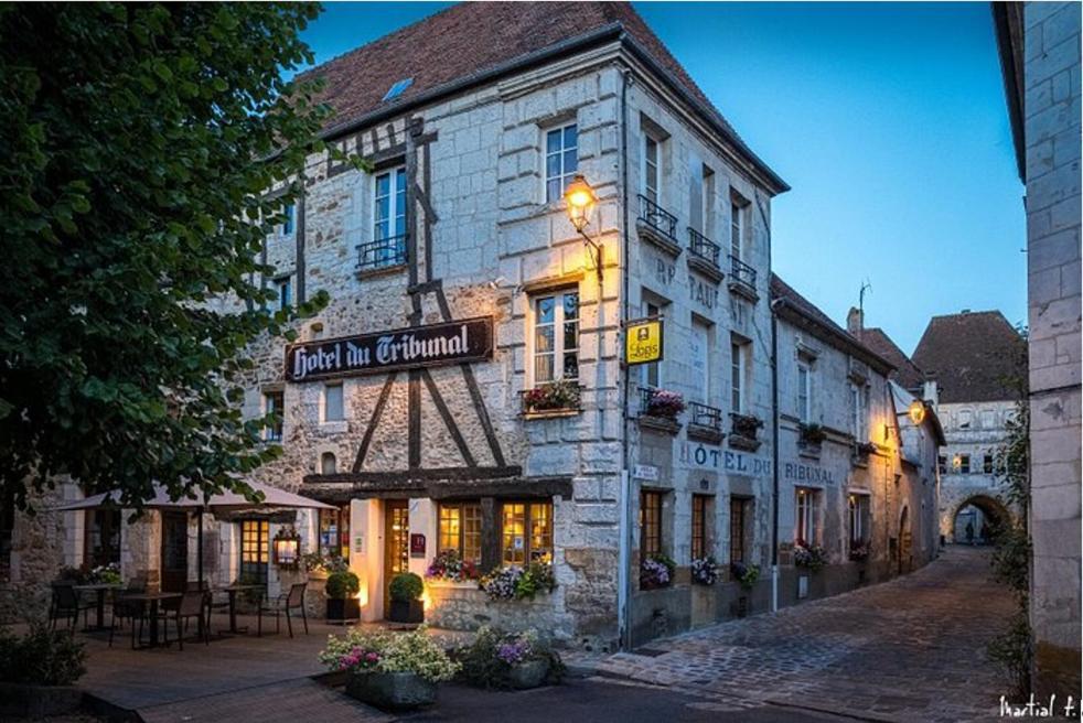 Logis - Hotel & Restaurant Du Tribunal Mortagne-au-Perche Esterno foto
