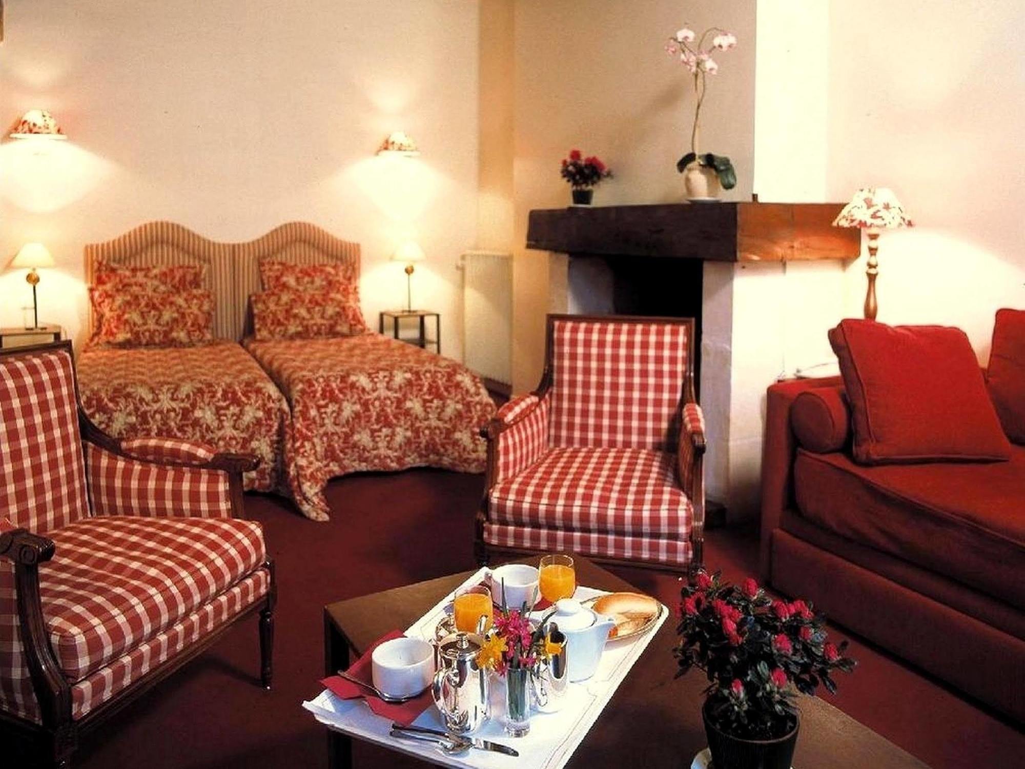 Logis - Hotel & Restaurant Du Tribunal Mortagne-au-Perche Esterno foto