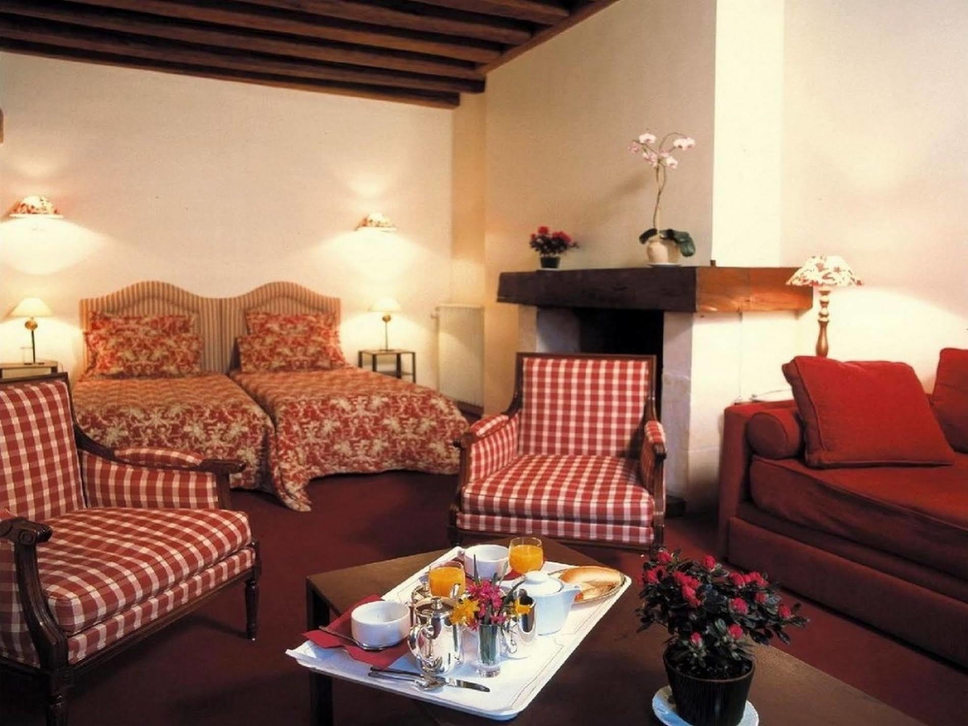 Logis - Hotel & Restaurant Du Tribunal Mortagne-au-Perche Esterno foto