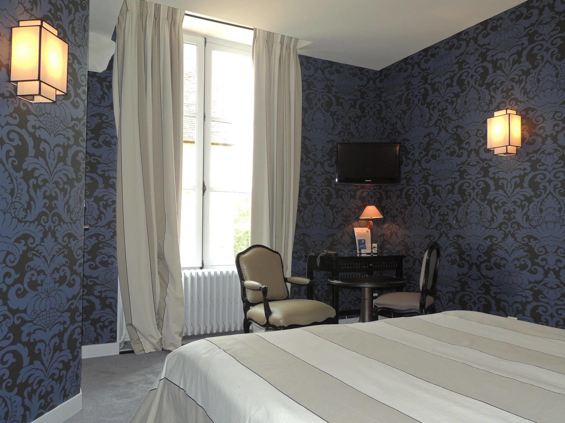 Logis - Hotel & Restaurant Du Tribunal Mortagne-au-Perche Esterno foto