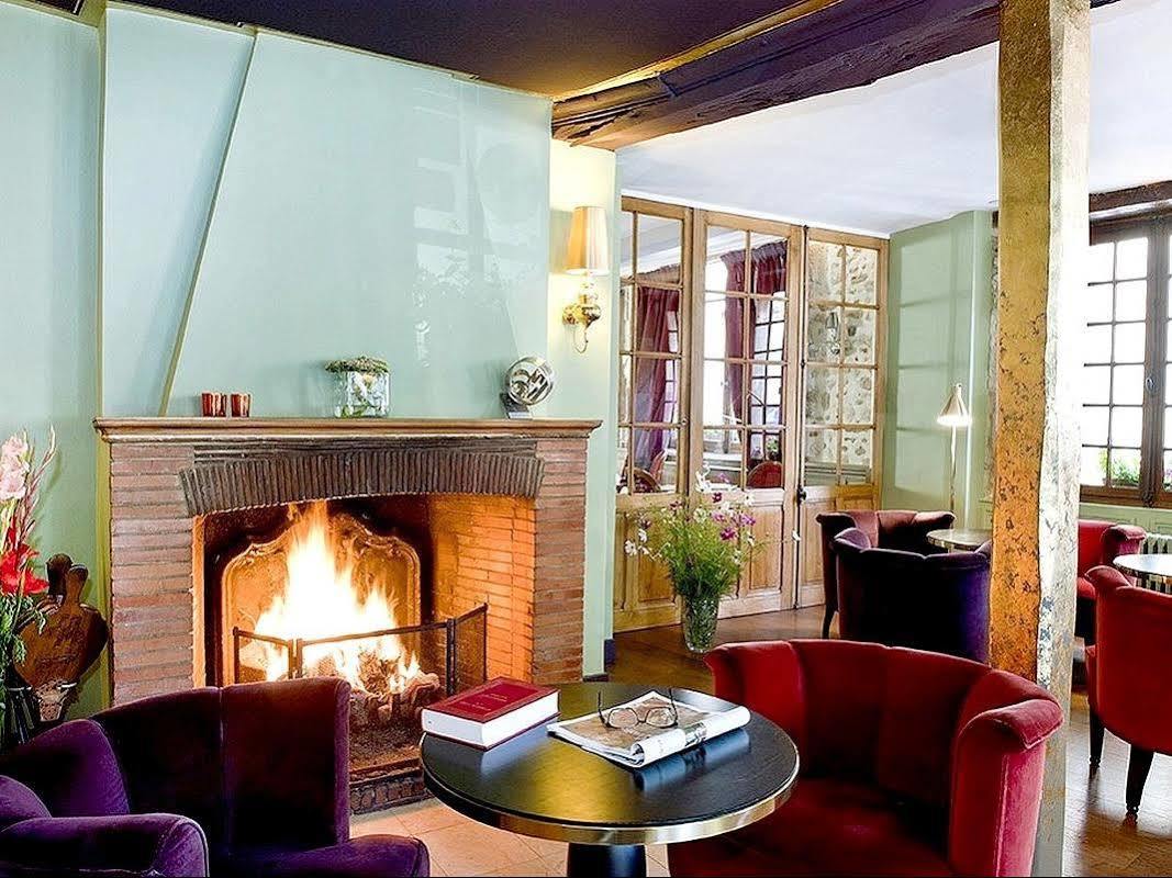 Logis - Hotel & Restaurant Du Tribunal Mortagne-au-Perche Esterno foto